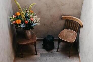 تختخواب و صبحانه La Chambre Rose