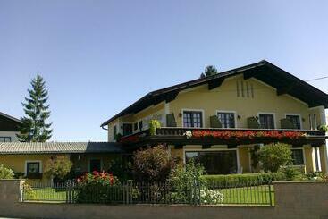 مبيت وإفطار Haus Maria Holzöster