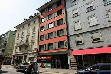 هتل Red Elephant