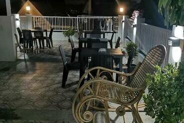 Bed and Breakfast Flipflops Hostel