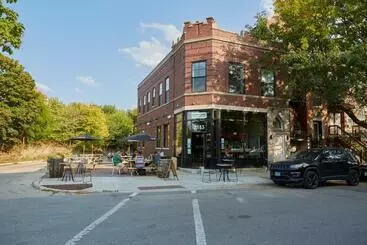 ユースホステル The Leavitt Street Inn & Tavern