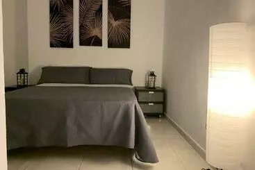 Pension  Comfort Aire Conditioner In Apartment Shared In Playa Las Vistas Los Cristianos Habitaciones, Stanza