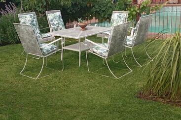 بنسيون Sonhos Dreams Self Catering Garden Cottages