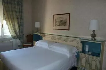 בית מלון כפרי Aldrovandi Residence City Suites