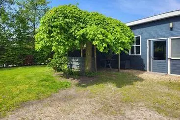 Aamiaismajoitus (B&B) Luxe Bloemenzicht 4 Personen, Bnb, 10 Minuten Van Zee