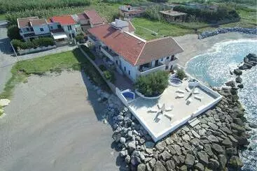 アパートホテル Cannotta Beach   Stromboli