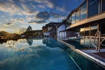 Hotel Ebner S Waldhof Am See Resort & Spa