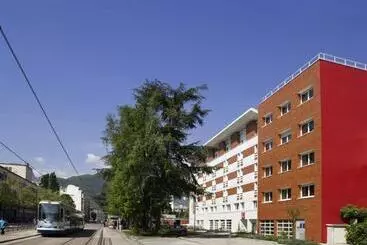 هتل آپارتمان The Originals Residence Kosy Appart Hôtels  Les Cèdres
