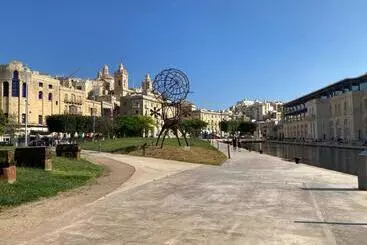 Pensiune Città Cospicua Suites