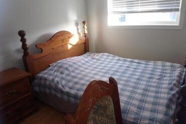 Szálló Private Rooms, Free Parking, Full Kitchen, Best Prices In Town  York University Heights