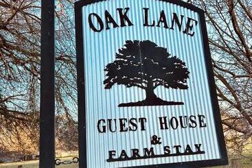 פנסיון Oak Lane Guest House & Farm Stay