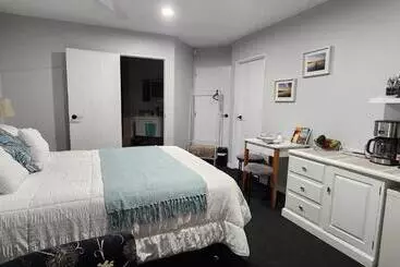 Sunkist B & B