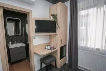 Bed and Breakfast Airport Almáskert Panzió