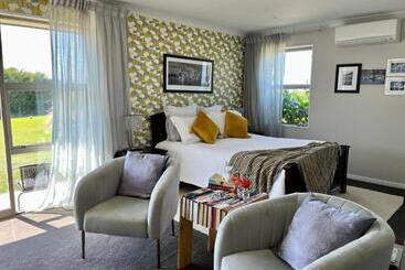 Bed and Breakfast Ra Ata Farm