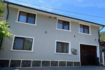 Alberg Casa De Vacanta La Locanda Dubova