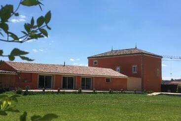 پانسیون Domaine Des Jardins De La Saône