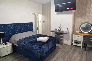 Majatalo Highfields House   Free Wifi   Free Local Parking