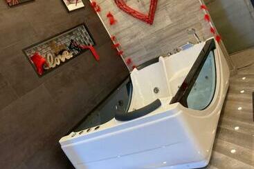 민박 Manoir Aux Trois Charmes