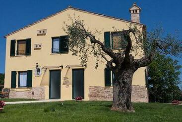 Отель La Tana Del Cinghiale