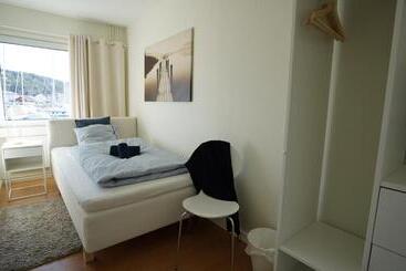 Henåns Hostel In The Marina