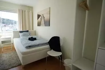 Henåns Hostel In The Marina