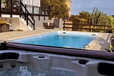 تختخواب و صبحانه Au Bien être