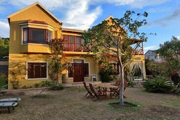 تختخواب و صبحانه Villa Tartaruga