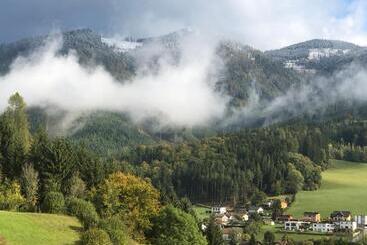 مبيت وإفطار Lambach Villa