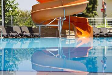 בית מלון כפרי Holiday City