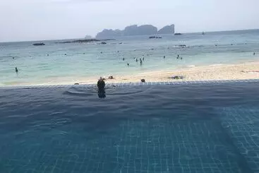 هتل Phi Phi The Beach Resort