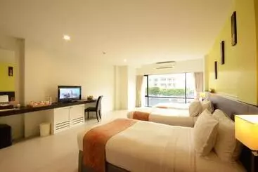 Hotell The Lantern Resorts Patong Sha Extra Plus