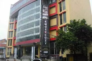 Amos Cozy Hotel Melawai