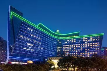 Отель Holiday Inn West & East Century City