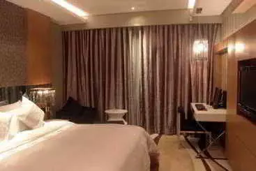 Hotel The Luxe Manor