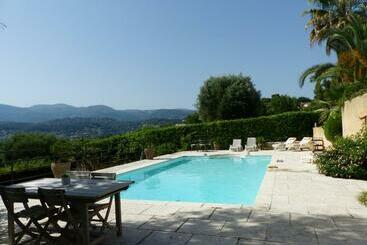 مبيت وإفطار Les Collines De St Paul