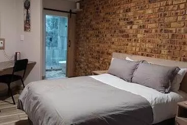 Pension Twins Guest House Astoni
