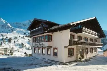 Hotelli Garni Haus Tyrol