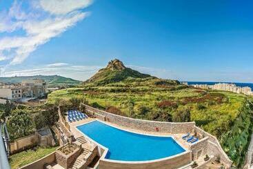 Пансион Fur, Purr & Pool