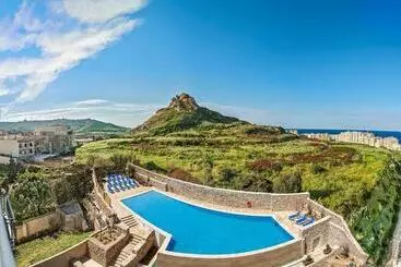 پانسیون Fur, Purr & Pool