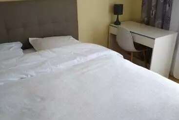 Bed and Breakfast Chez Myla Chambre Avec Tv écran Plat Et Salle De Bain Privative