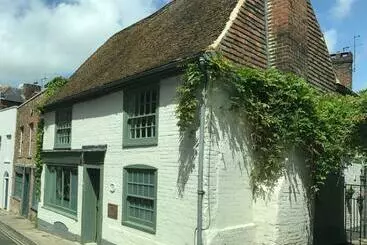 تختخواب و صبحانه The Tea House