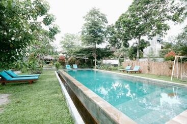 ホテル Cici Bungalow Senggigi