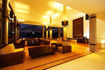 منتجع Grand Beach