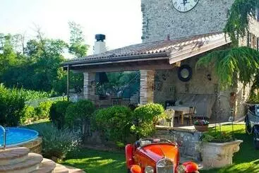 تختخواب و صبحانه Gallo Delle Pille