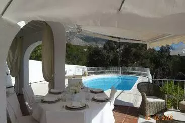 تختخواب و صبحانه Casa Blanca
