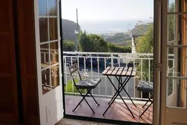 Bed and Breakfast Surf Lodge   Villa Dos Irmãos