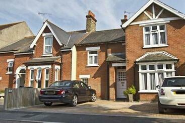 Bed and Breakfast Endearing Edwardian House In Quaint Deal, Kent