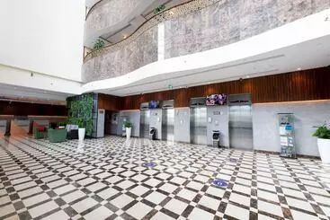 هتل آپارتمان First Central Hotel Suites