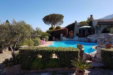 민박 Casolare Giummari