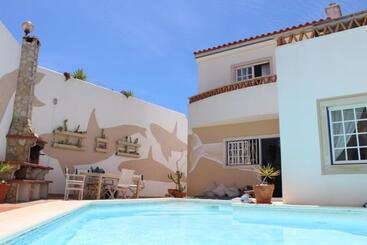 Pansiyon Ericeira Soulsurfers Guesthouse